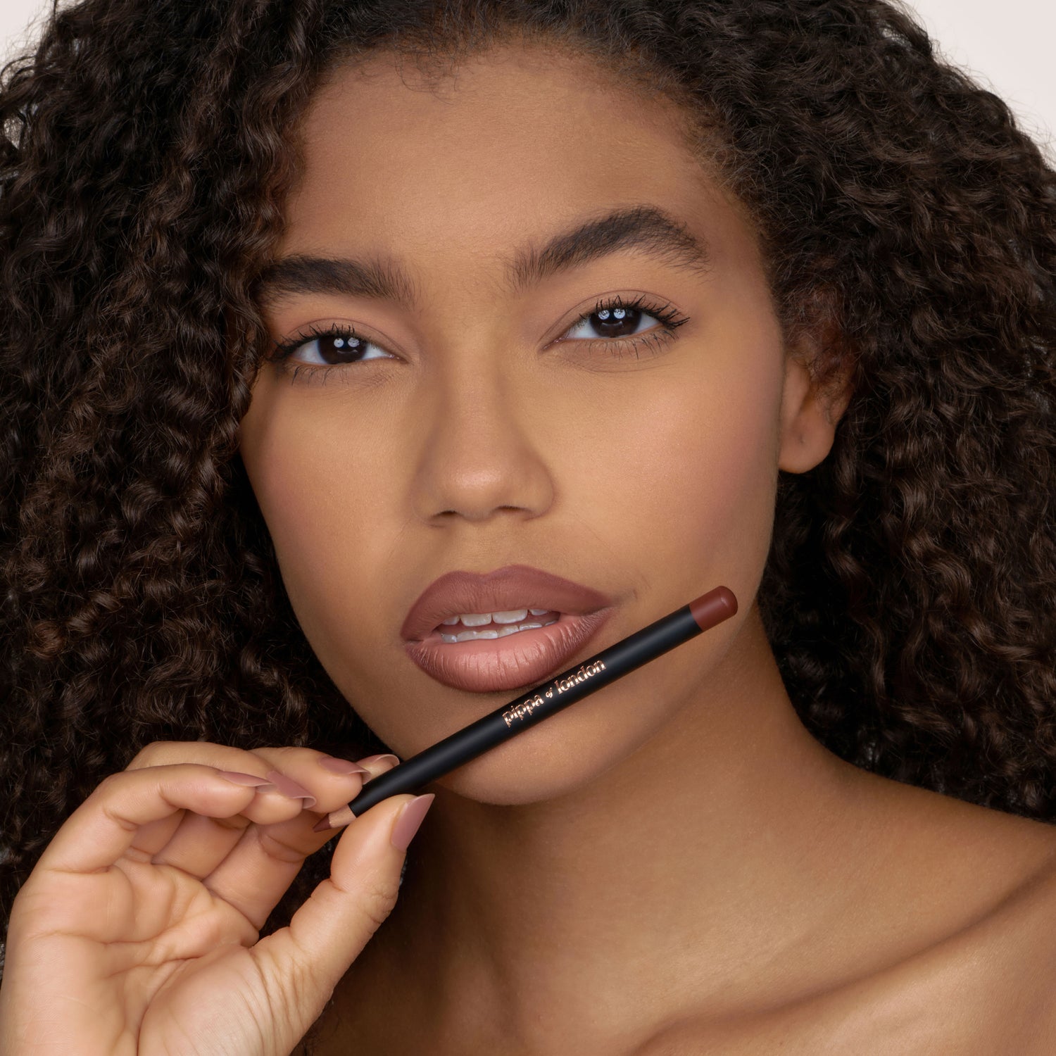 Defining Lip Liner 604 - Thronia