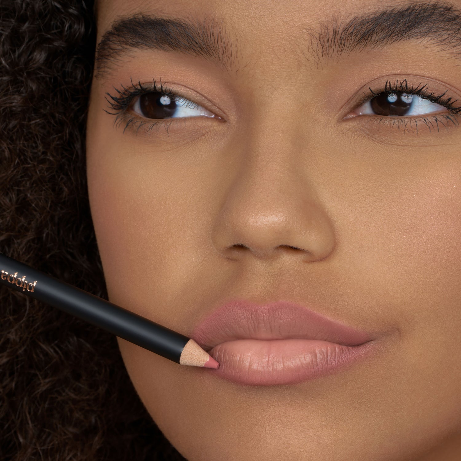 Defining Lip Liner 612 - Anaxo