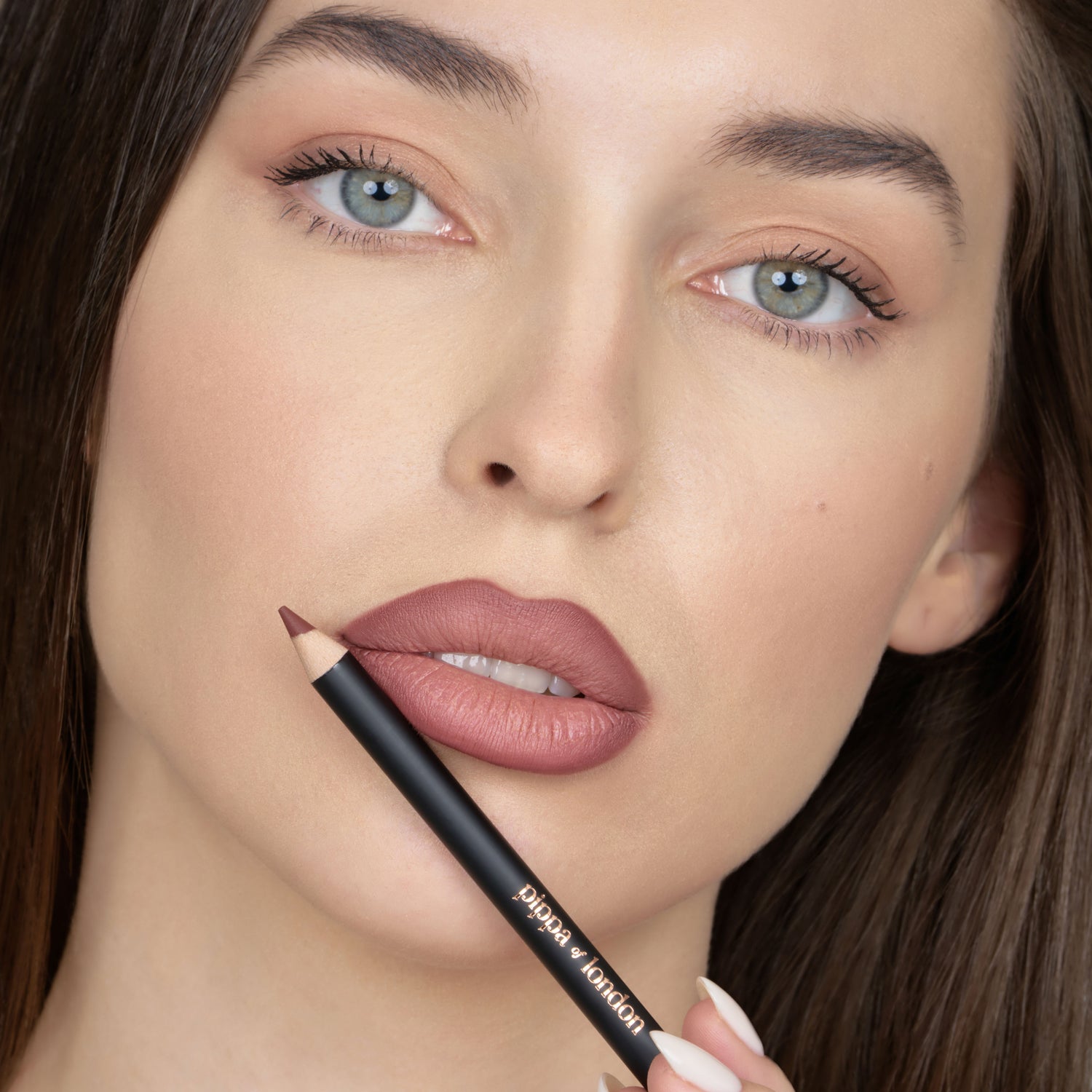 Defining Lip Liner 604 - Thronia