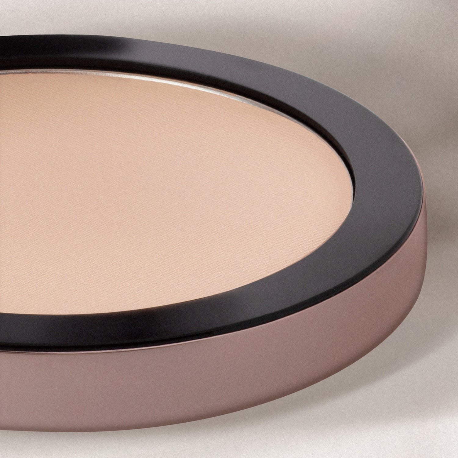 Mayfair Compact Powder 859 - Iconic