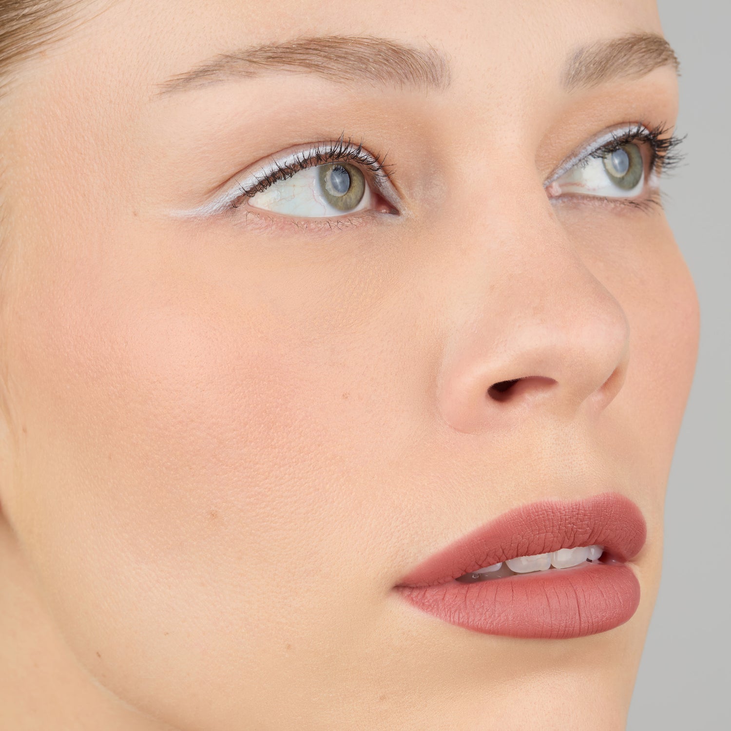 True Kohl Kajal Eyeliner 821 - White