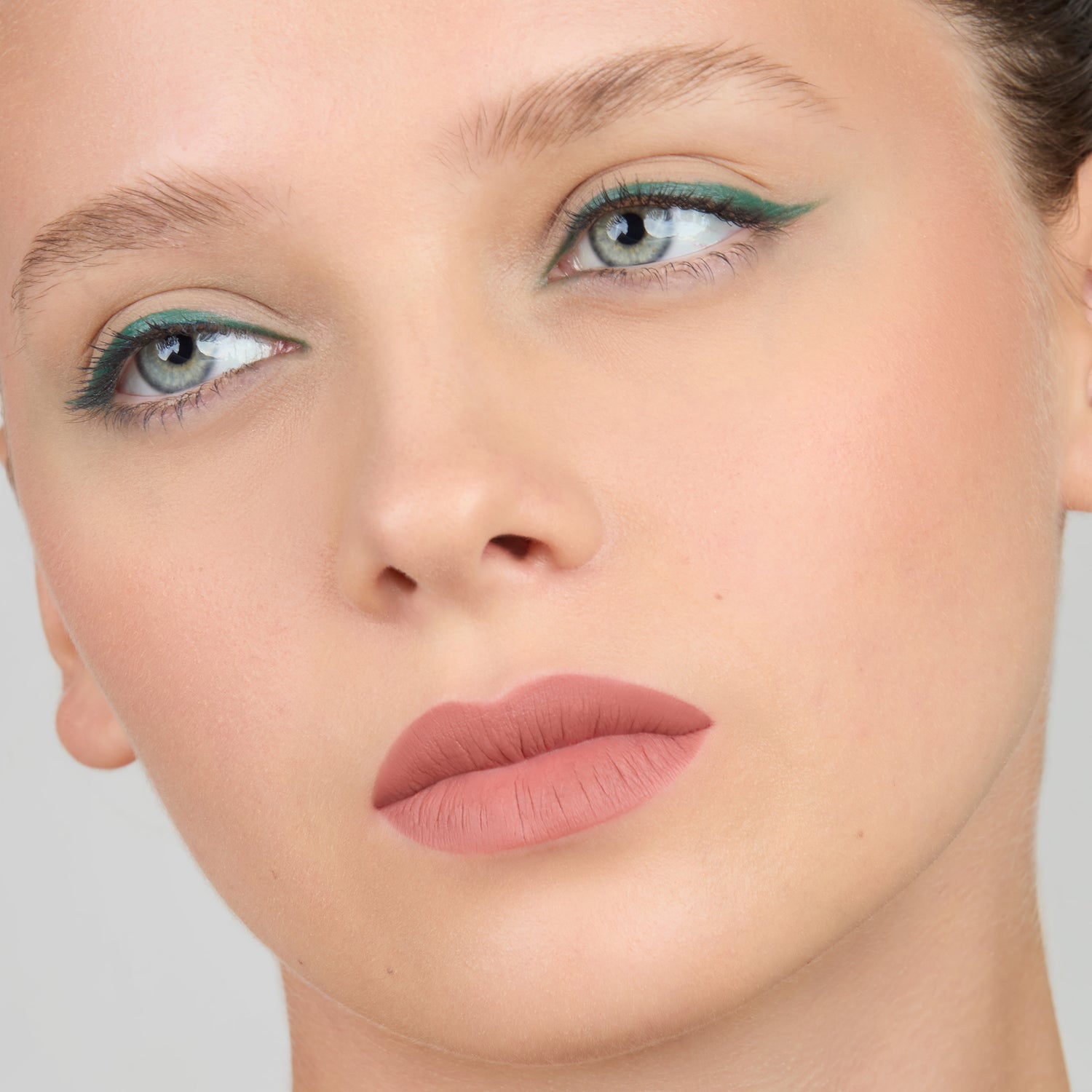 True Kohl Kajal Eyeliner 825 - Racing Green