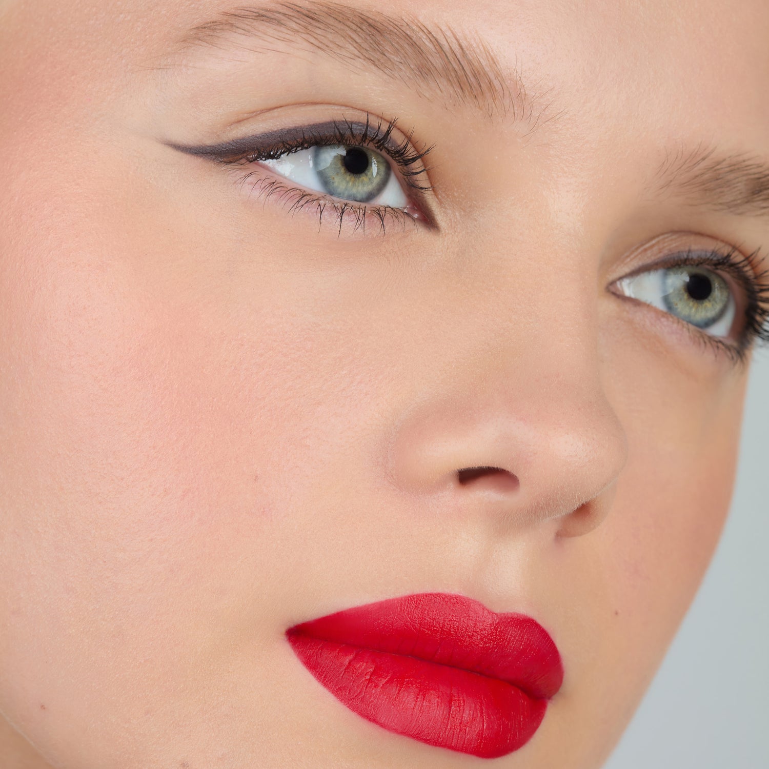 True Kohl Kajal Eyeliner 827 - Graphite