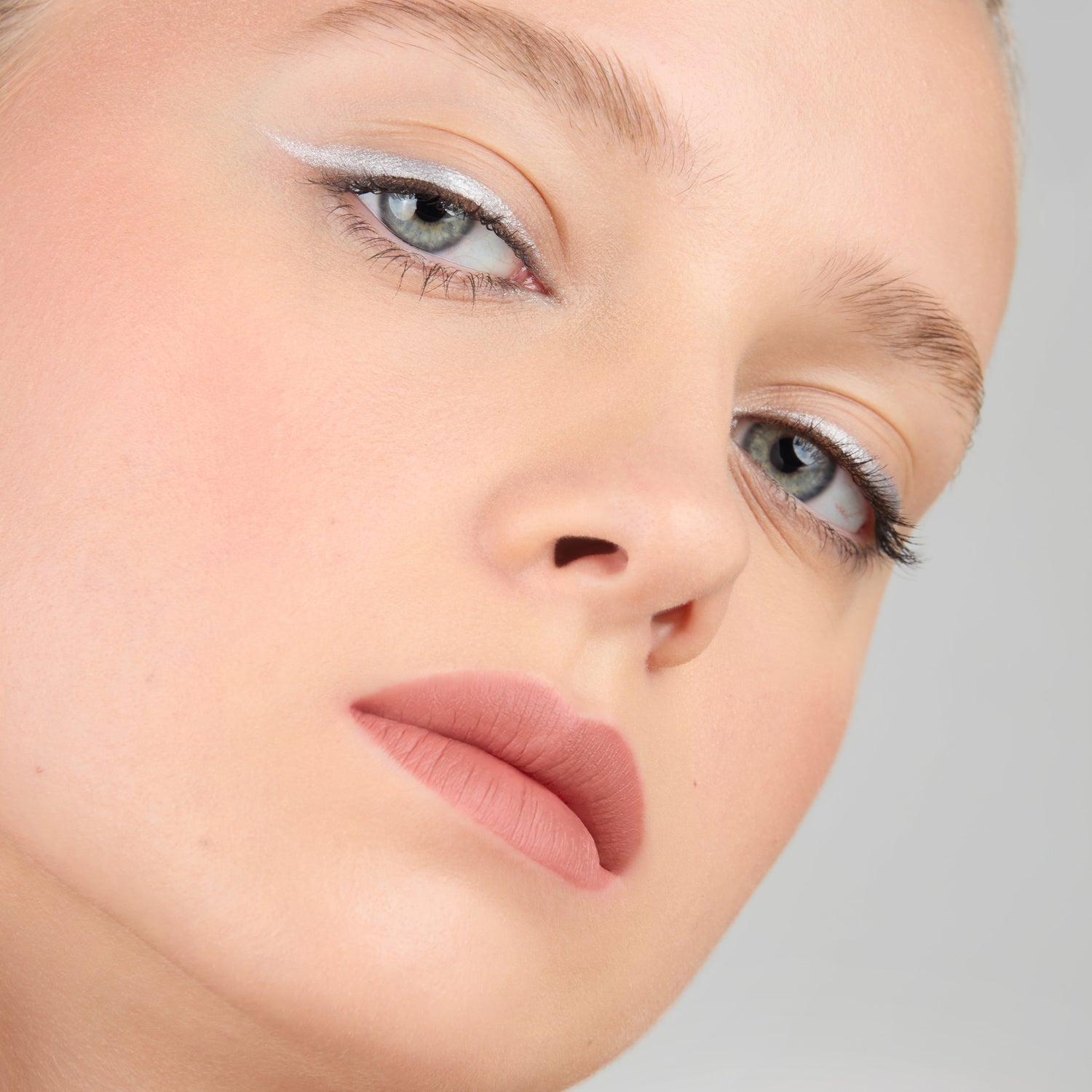 True Kohl Kajal Eyeliner 836 - Platinum